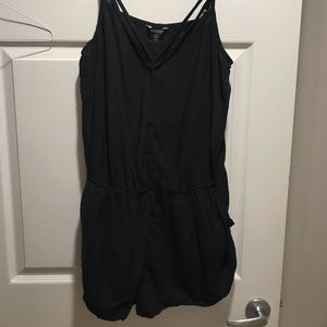 Size Large Black Express Romper with Pockets!
